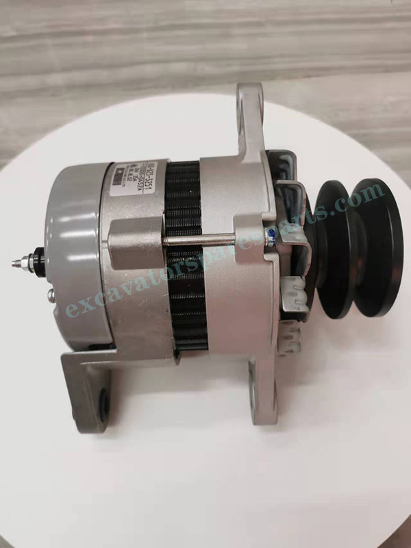 600-821-5620 600-821-5630 รถขุดอะไหล่เครื่องยนต์ 6D125 Alternator